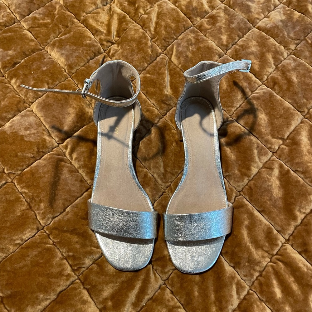 Old navy gold sandals size 9